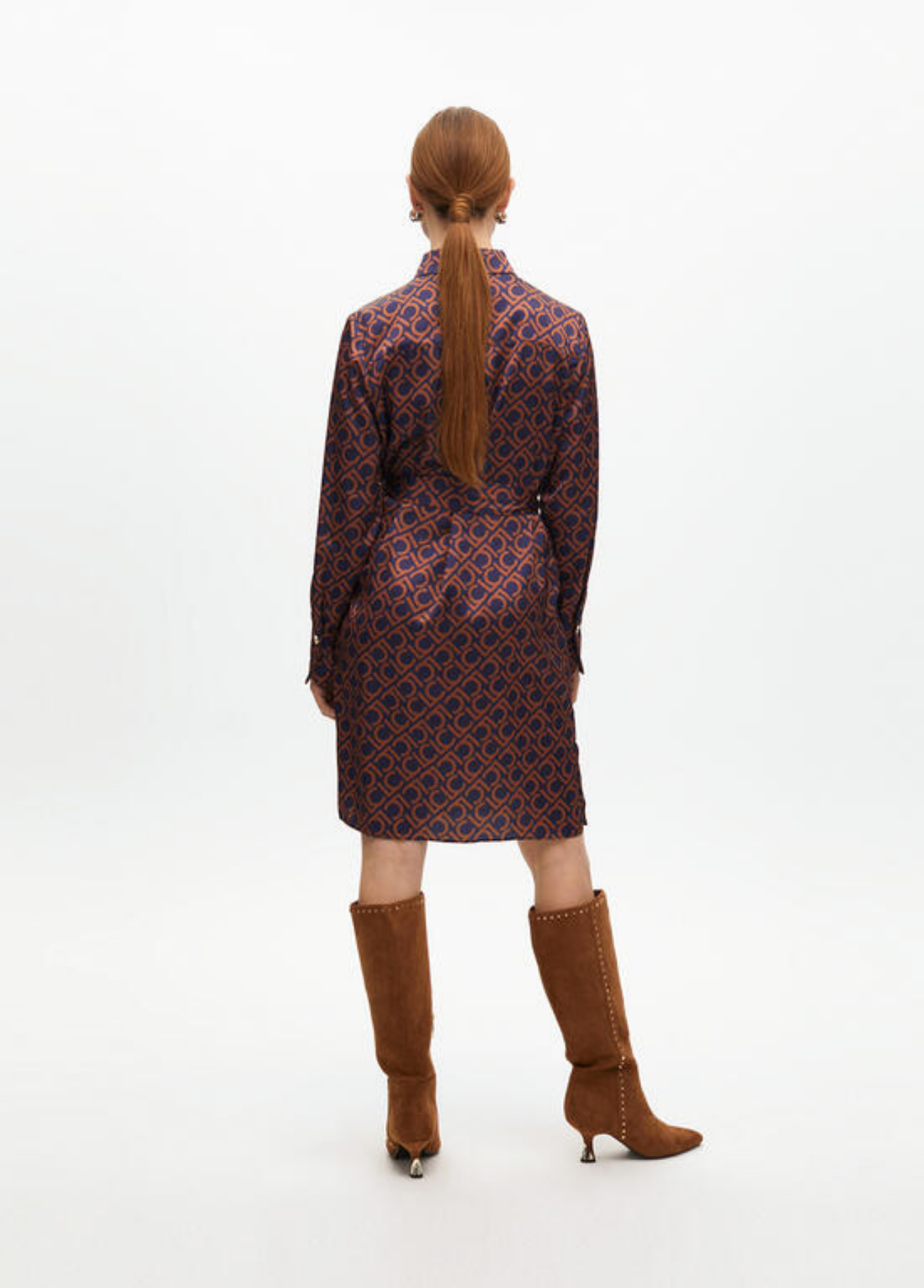 VESTIDO CURTO ACETINADO ESTAMPADO COM CINTO - LOLA CASADEMUNT