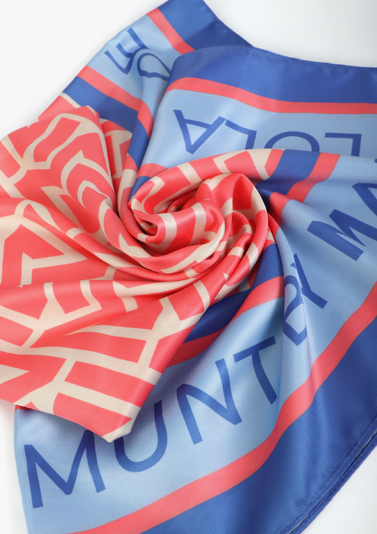 LENÇO EM CETIM ESTAMPADO AZUL E CORAL - LOLA CASADEMUNT