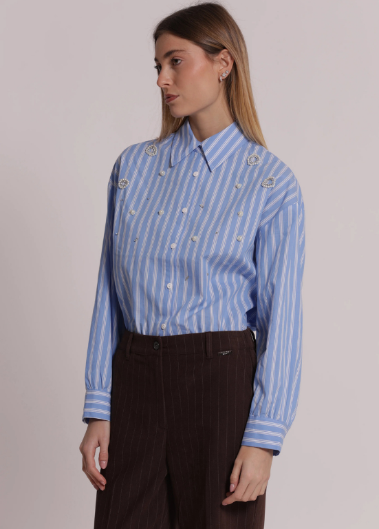 CAMISA DE RISCAS EM ALGOÃO DCOM APLICÕEAÇS FRONTAIS - MIMI MUA