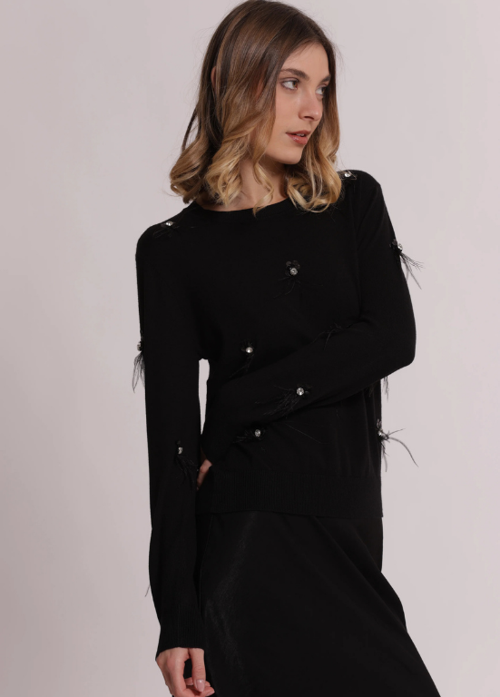 CAMISOLA DE MALHA COM APLICAÇÕES E PENAS FRONTAIS - MIMI MUA