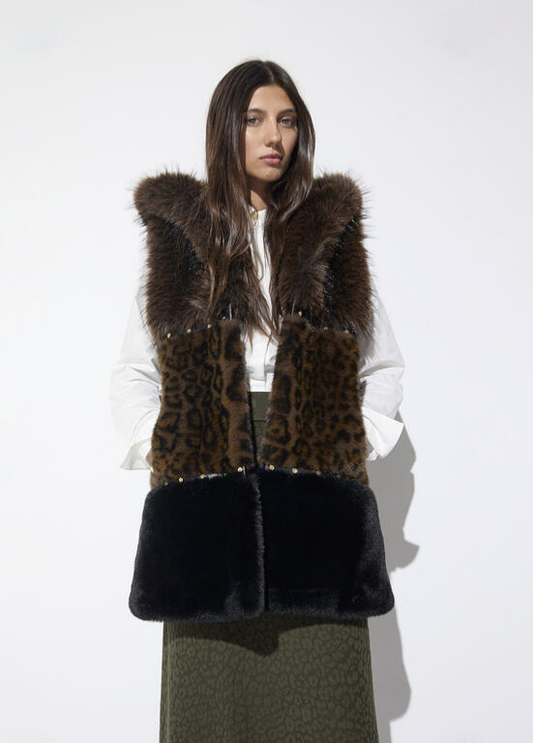 COLETE DE PÊLO SINTÉTICO TRICOLOR COM ANIMAL PRINT - LOLA CASADEMUNT