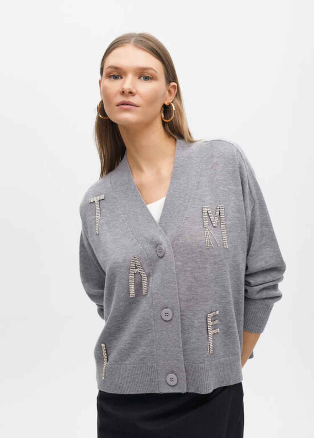 #### CARDIGAN CINZA OVERSOZED COM LETRAS EM STRASS - LOLA CASADEMUNT BY MAITE