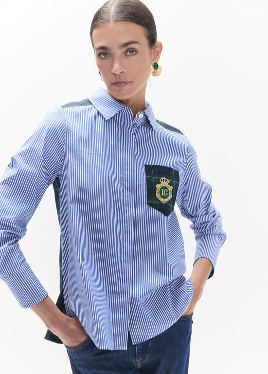 CAMISA DE RISCAS AZUL E BRANCO COM XADREZ E BRAZÃO LC - LOLA CASADEMUNT