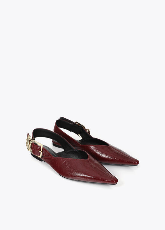 SAPATO RASO EM ECOPELE BORDEAUX TEXTURADA E FIVELA LC LEOPARDO - LOLA CASADEMUNT