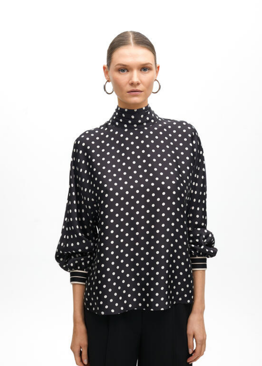 CAMISA DE CETIM PADRÃO POÁS E GOLA SUBIDA - LOLA CASADEMUNT