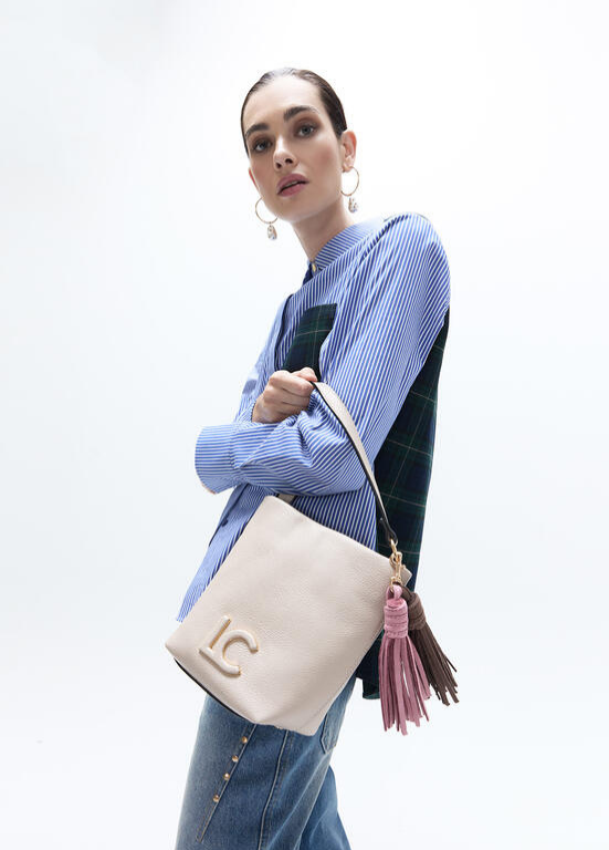 MALA BANDOLERA ECOPELE LC COM PORMENOR DE FRANJAS - LOLA CASADEMUNT