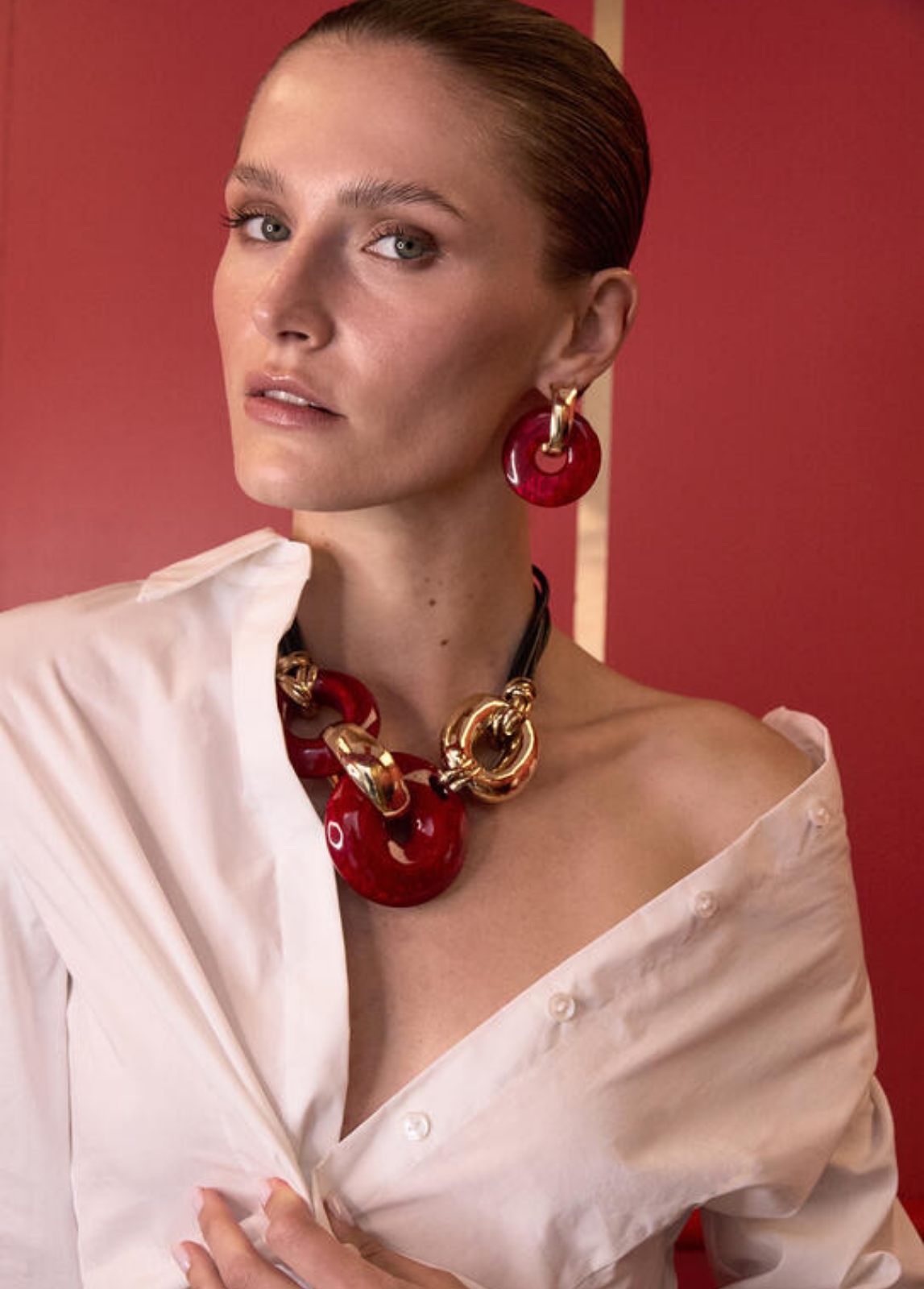 BRINCOS EM ACRÍLICO VERMELHO E DOURADO - LOLA CASADEMUNT