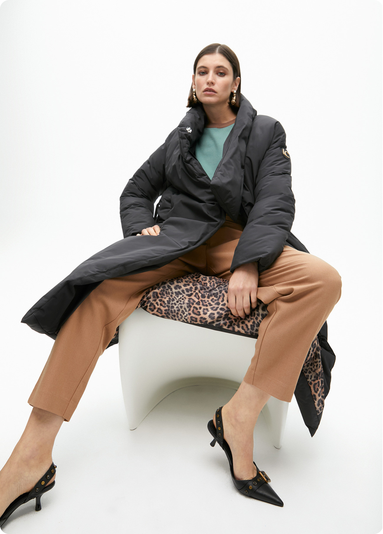 CASACO ACOLCHOADO COM CINTO E GOLA ENVOLVENTE - LOLA CASDEMUNT