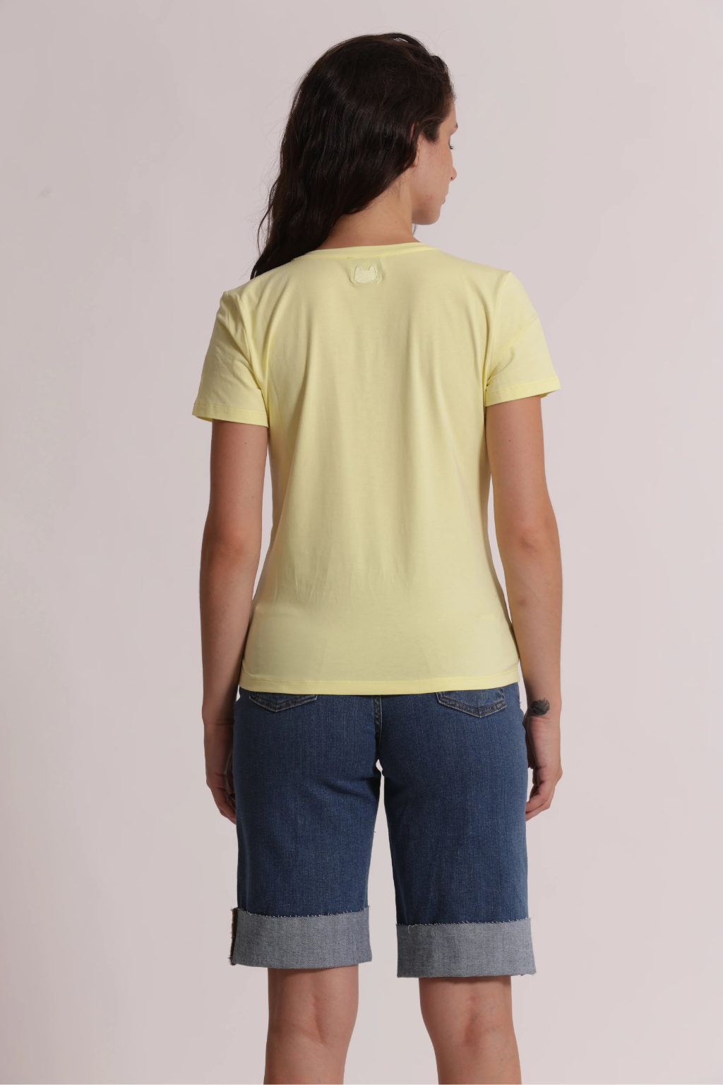 T-SHIRT BÁSICA DECOTE EM V - MIMI MUA