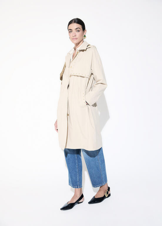 TRENCH PÉROLA COM TAG LC - LOLA CASADEMUNT