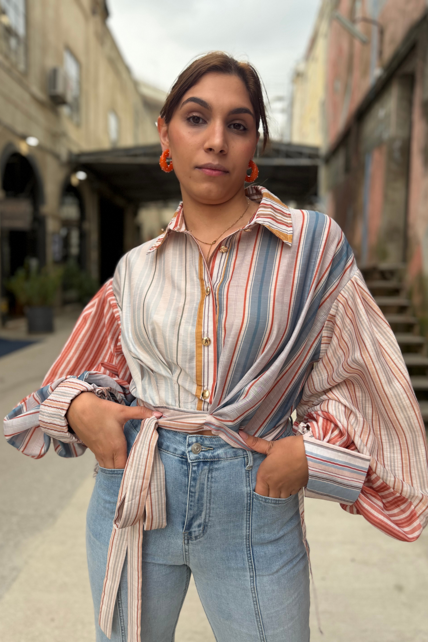 CAMISA COM MANGA ABALONADA  ÀS RISCAS - ALIBY