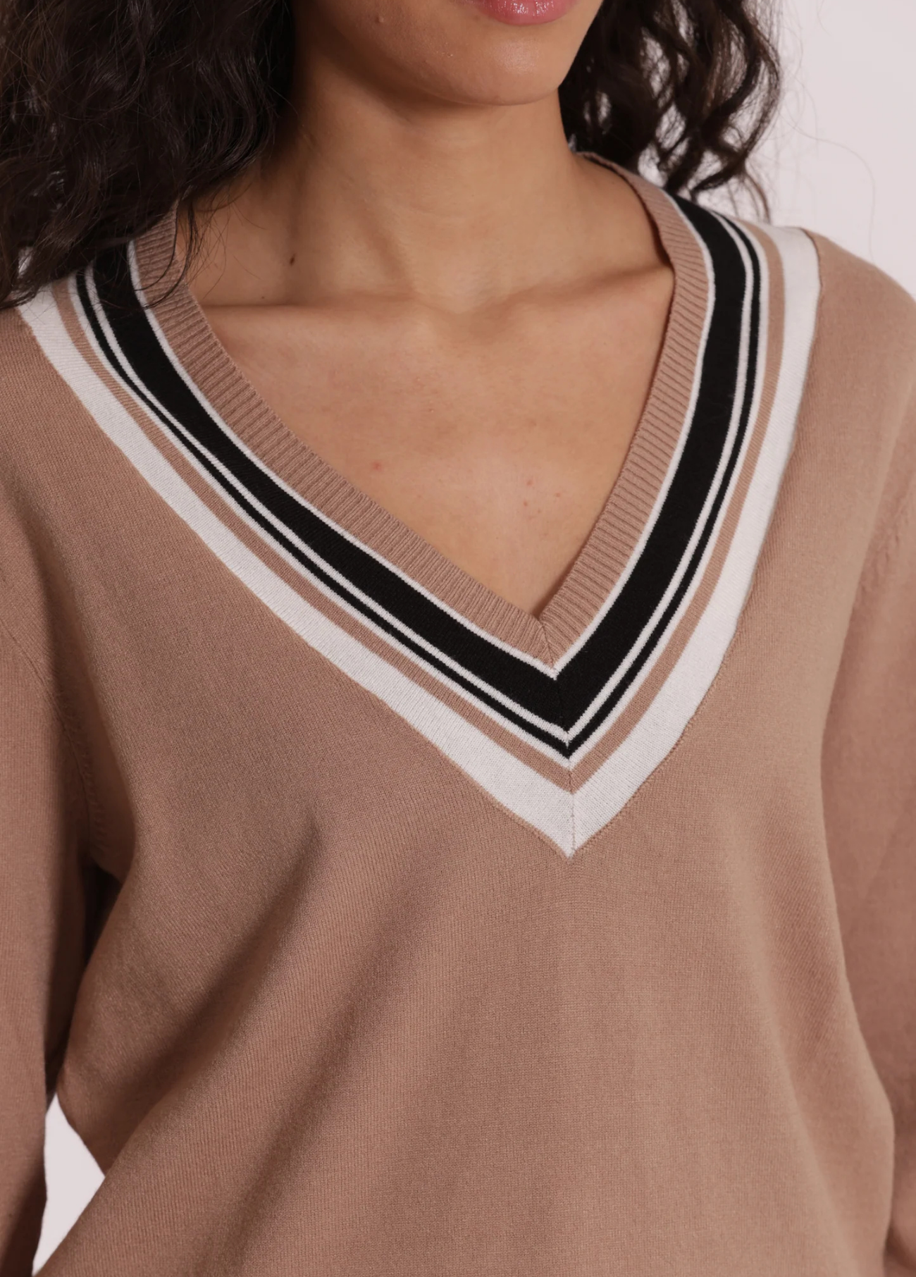 CAMISOLA DE MALHA DECOTE EM V TRICOLOR - MIMI MUA