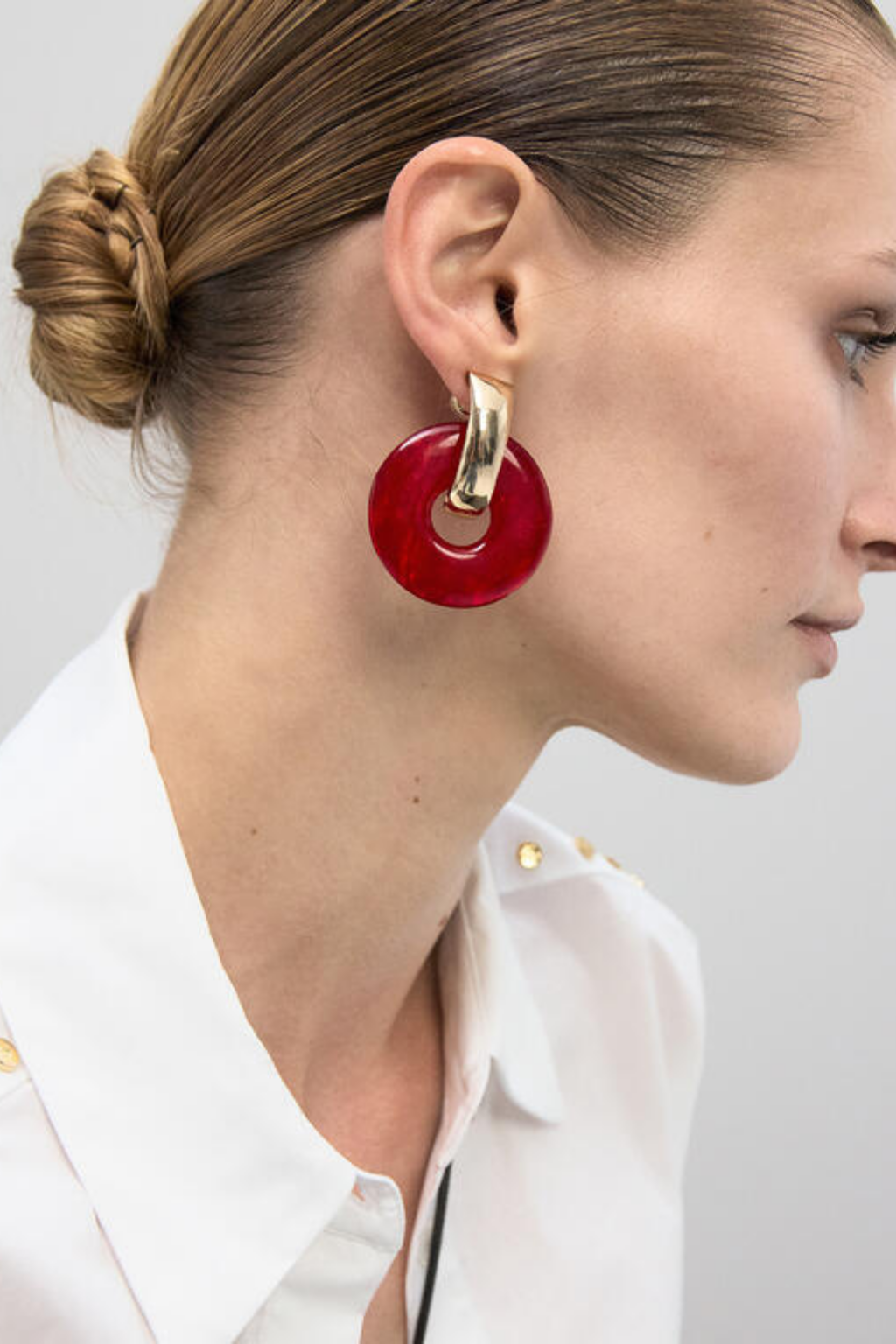 BRINCOS LEVES VERMELHOS E DOURADOS - LOLA CASADEMUNT