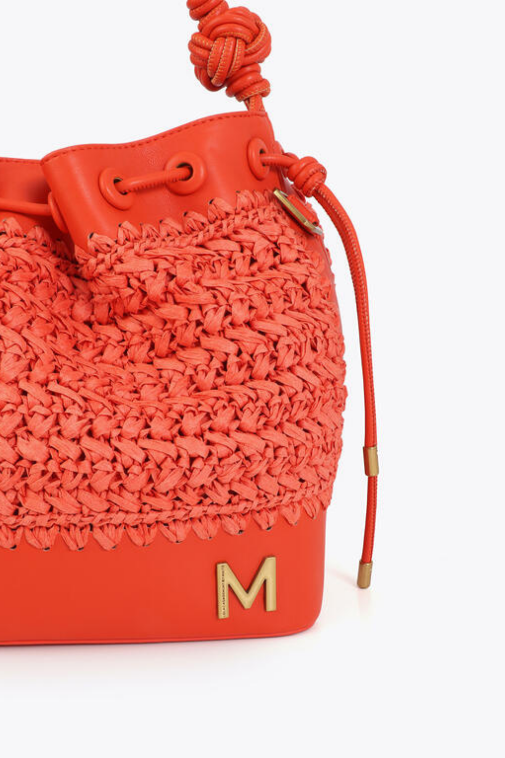 MALA BUCKET CORAL COM DETALHE ENTRAÇADO - LOLA CASADEMUNT BY MAITE