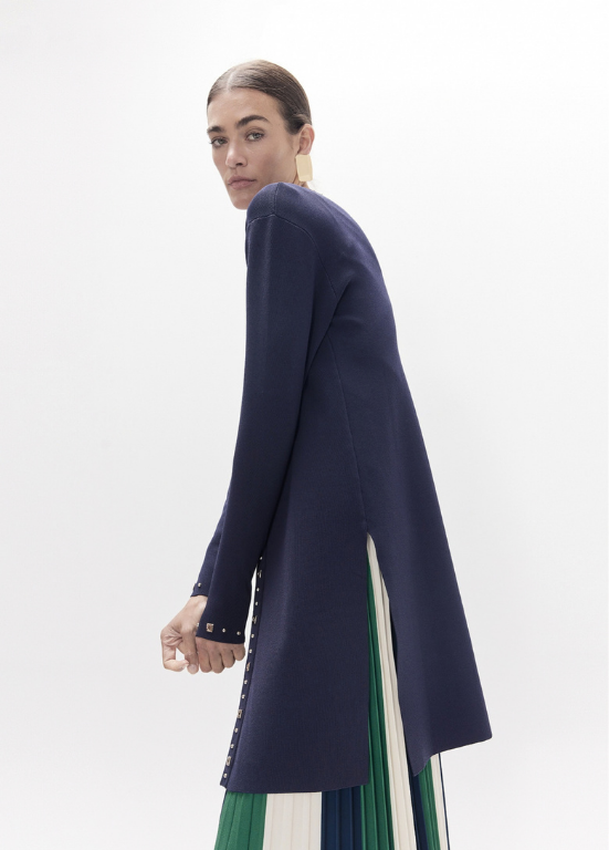 CARDIGAN DE MALHA AZUL ESCURO COM ILHOSES - LOLA CASADEMUNT