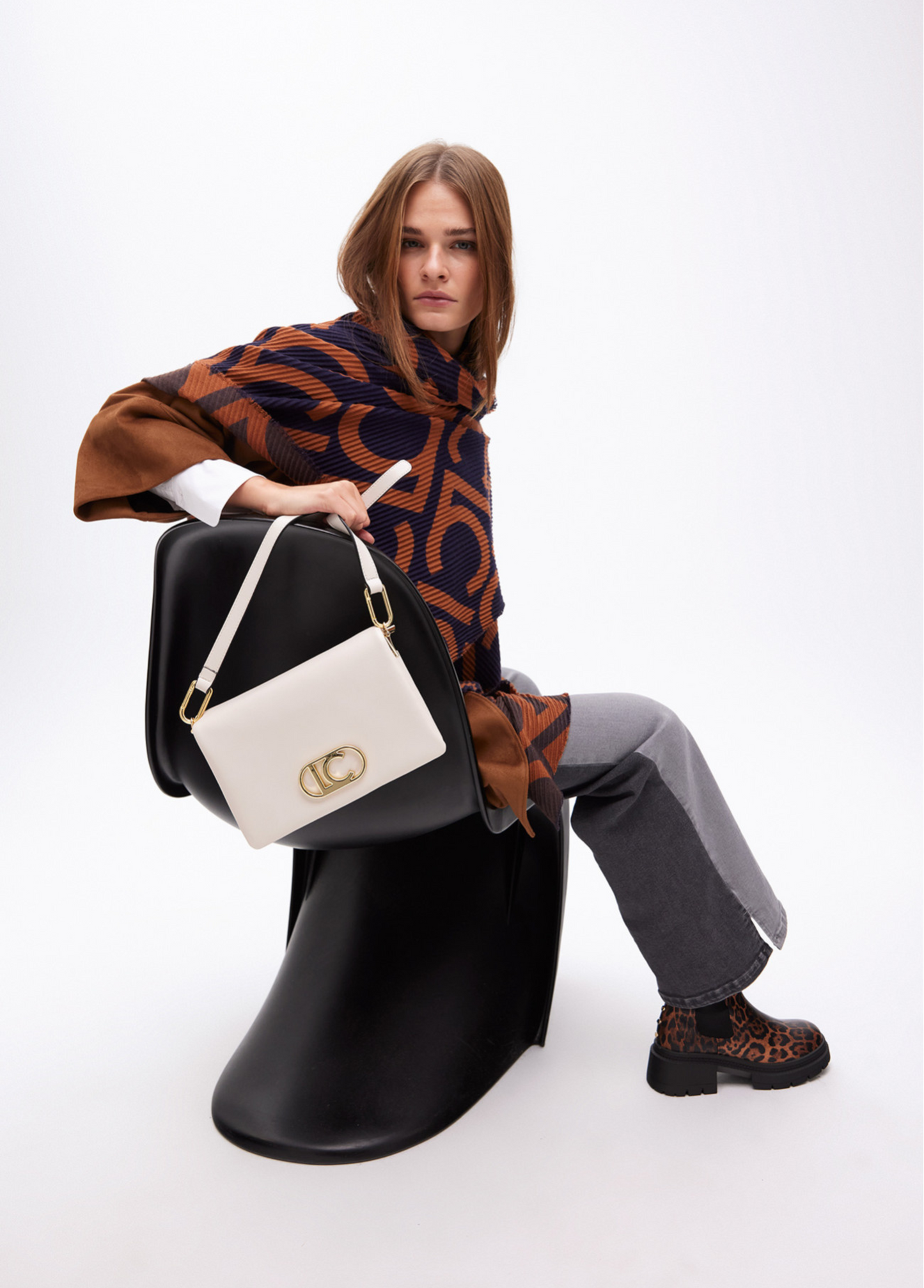 BOLSA CROSSBODY EM ECOPELE - LOLA CASADEMUNT