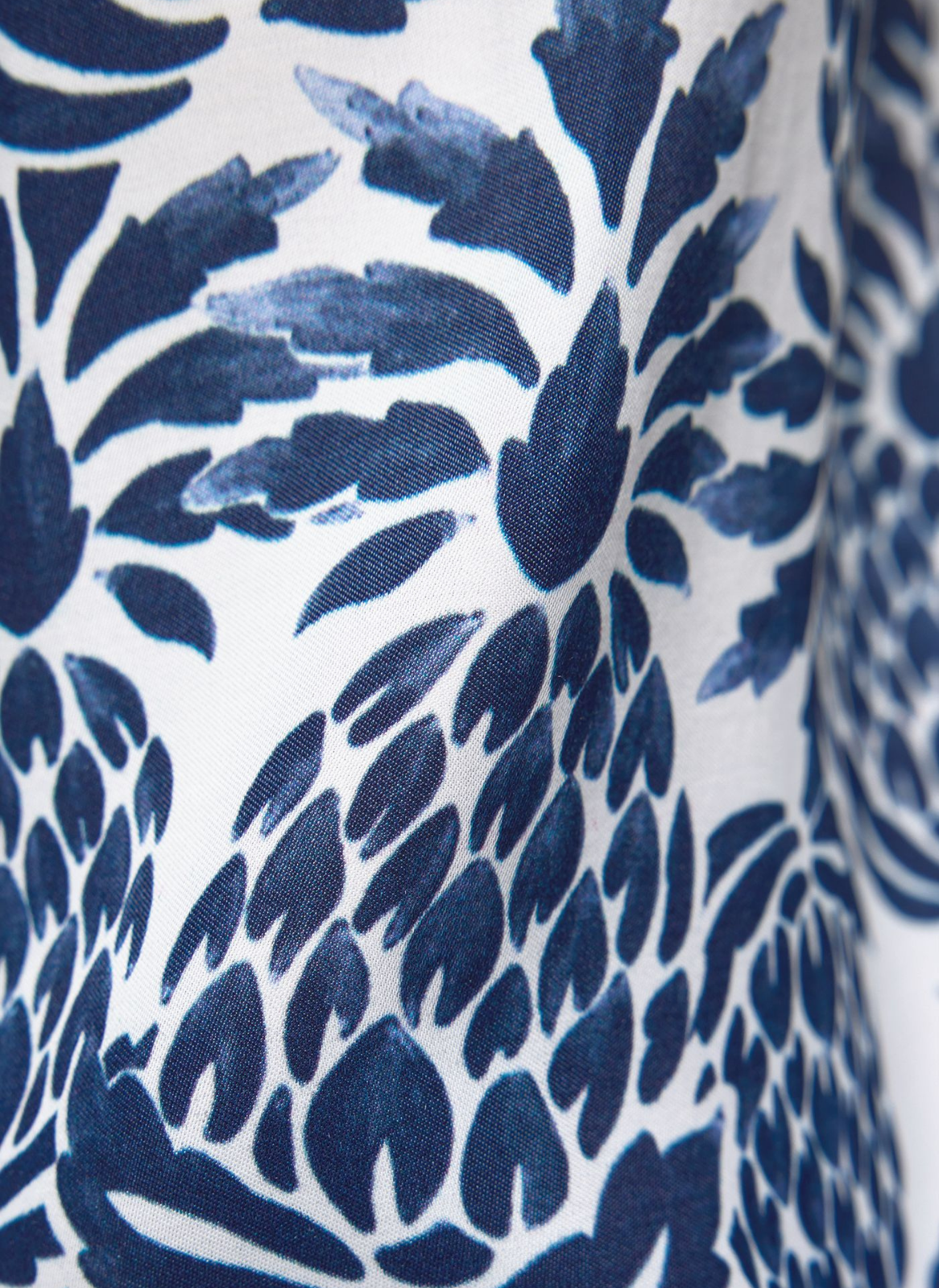 CALÇAS EM VISCOSE COM ESTAMPADO AZUL E BRANCO - RABE