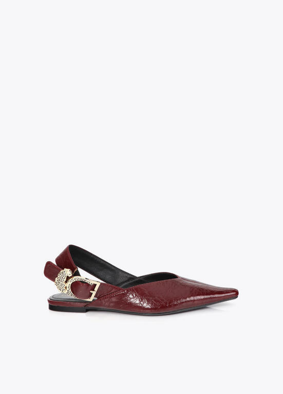 SAPATO RASO EM ECOPELE BORDEAUX TEXTURADA E FIVELA LC LEOPARDO - LOLA CASADEMUNT