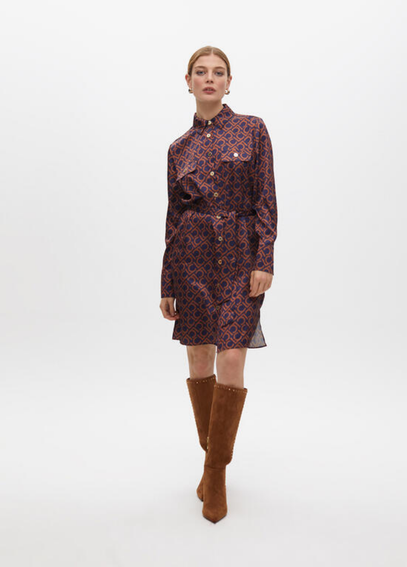 VESTIDO CURTO ACETINADO ESTAMPADO COM CINTO - LOLA CASADEMUNT