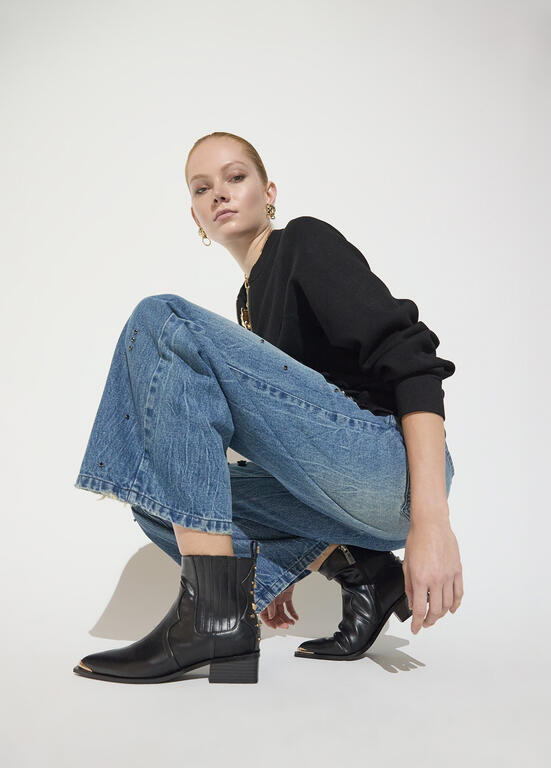 BOTINS PRETOS COM TACHAS DOURADAS MAITE - LOLA CASADEMUNT