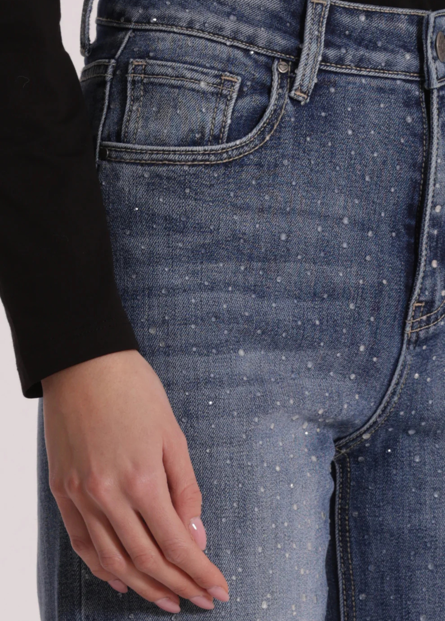 CALÇAS DE GANGA LARGAS COM STRASS À FRENTE - MIMI MUA