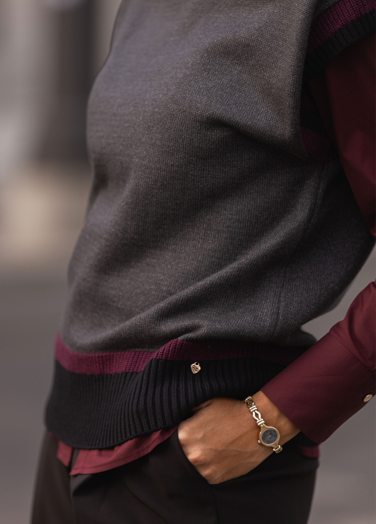 CAMISOLA DE MALHA COM GOLA ALTA E DETALHES - FERRACHE