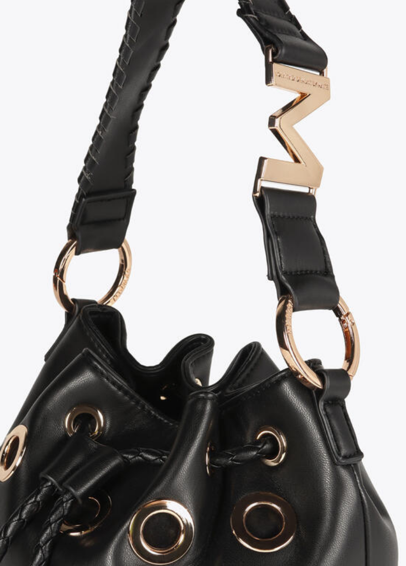 BUCKET BAG COM ILHÓS DOURADAS - LOLA CASADEMUNT BY MAITE