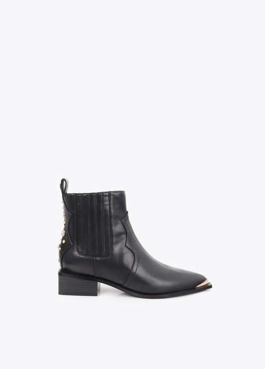 BOTINS PRETOS COM TACHAS DOURADAS MAITE - LOLA CASADEMUNT