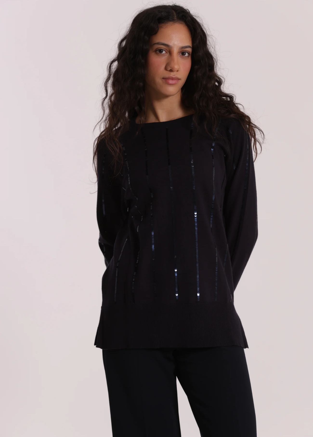 CAMISOLA DE MALHA COM PORMENORES EM LANTEJOULAS - MIMI MUA