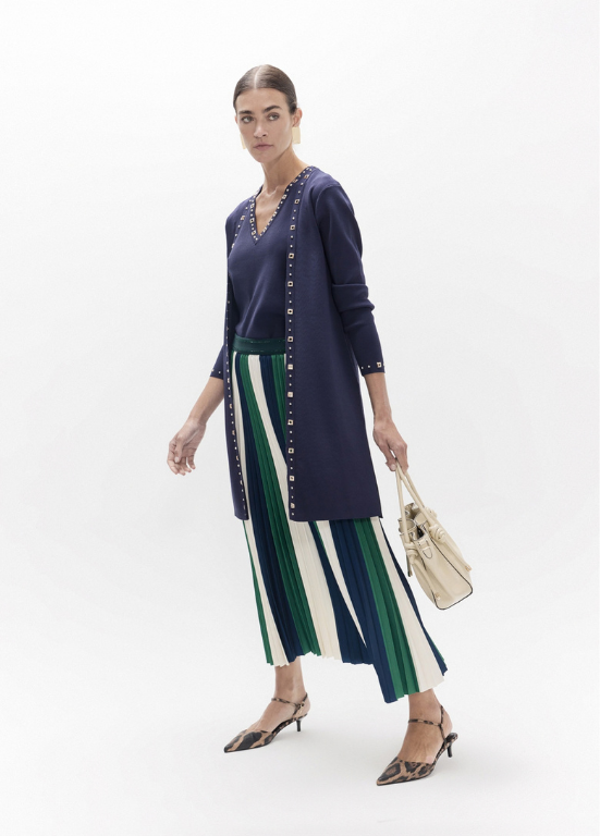 CARDIGAN DE MALHA AZUL ESCURO COM ILHOSES - LOLA CASADEMUNT