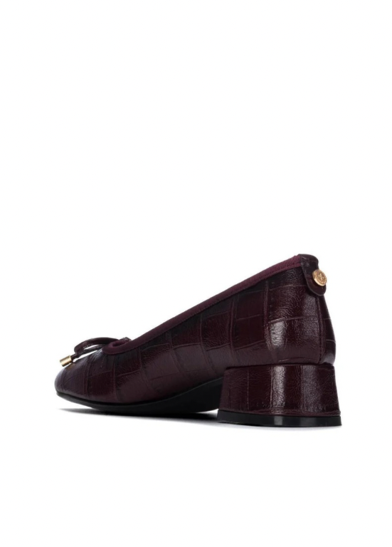 SAPATO TIPO PELE DE CROCODILO COM SALTO BAIXO - XTI SHOES