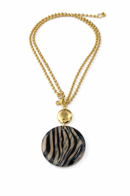 COLAR DOURADO COM MEDALHÃO ZEBRA E FECHO Á FRENTE - ALIBY
