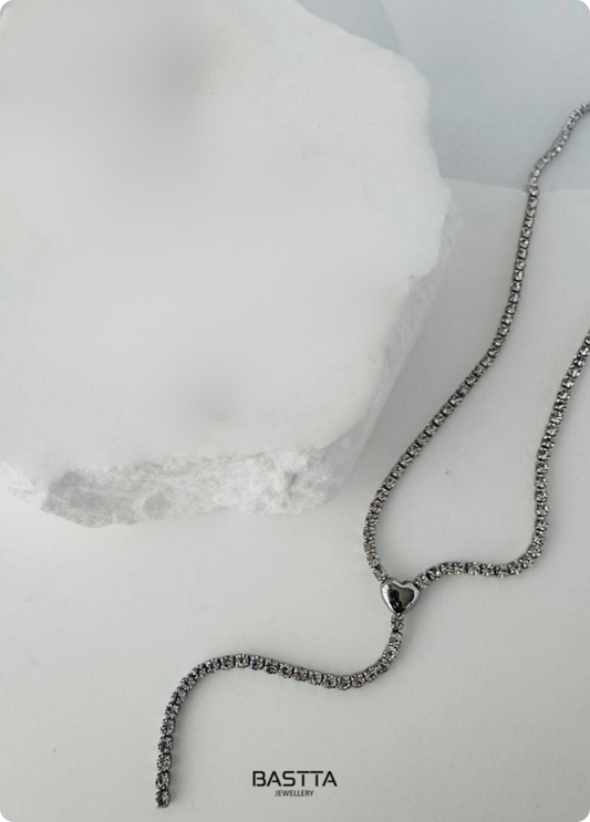 COLAR PRATEADO COM CORAÇÃO - BASTTA