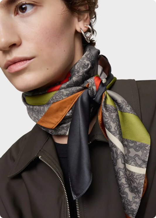 LENÇO QUADRADO CINZENTO KAOS MINI LINES - TOUS