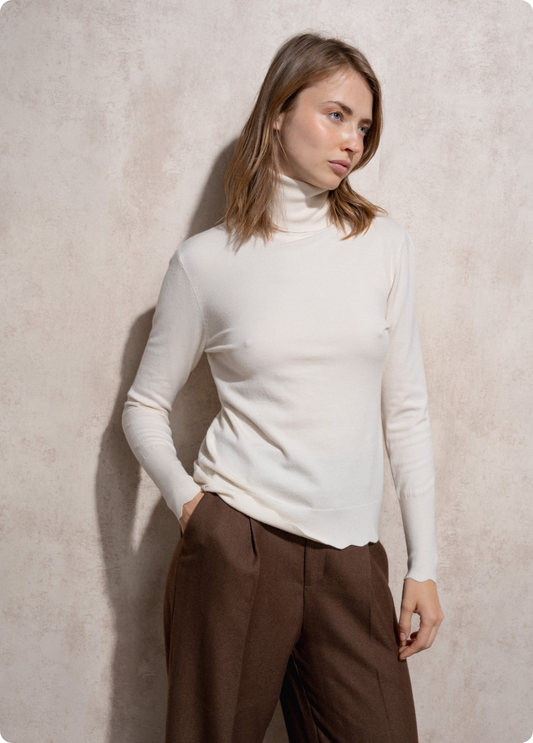 CAMISOLA DE MALHA GOLA ALTA COM BOTÕES DOURADOS - SMF