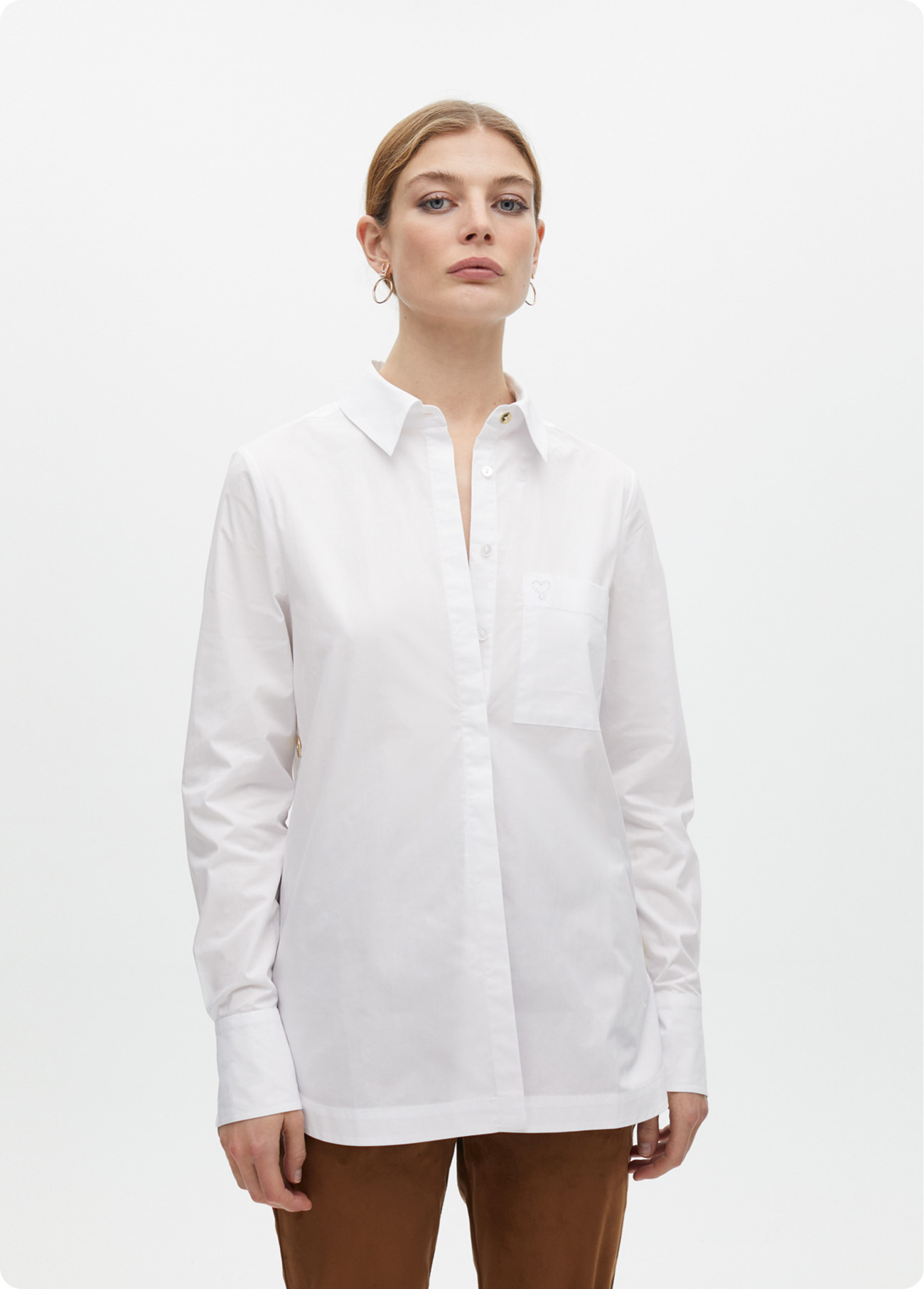 CAMISA OVERSIZE DE POPELINA COM DETALHES DE BOTÕES - LOLA CASADEMUNT