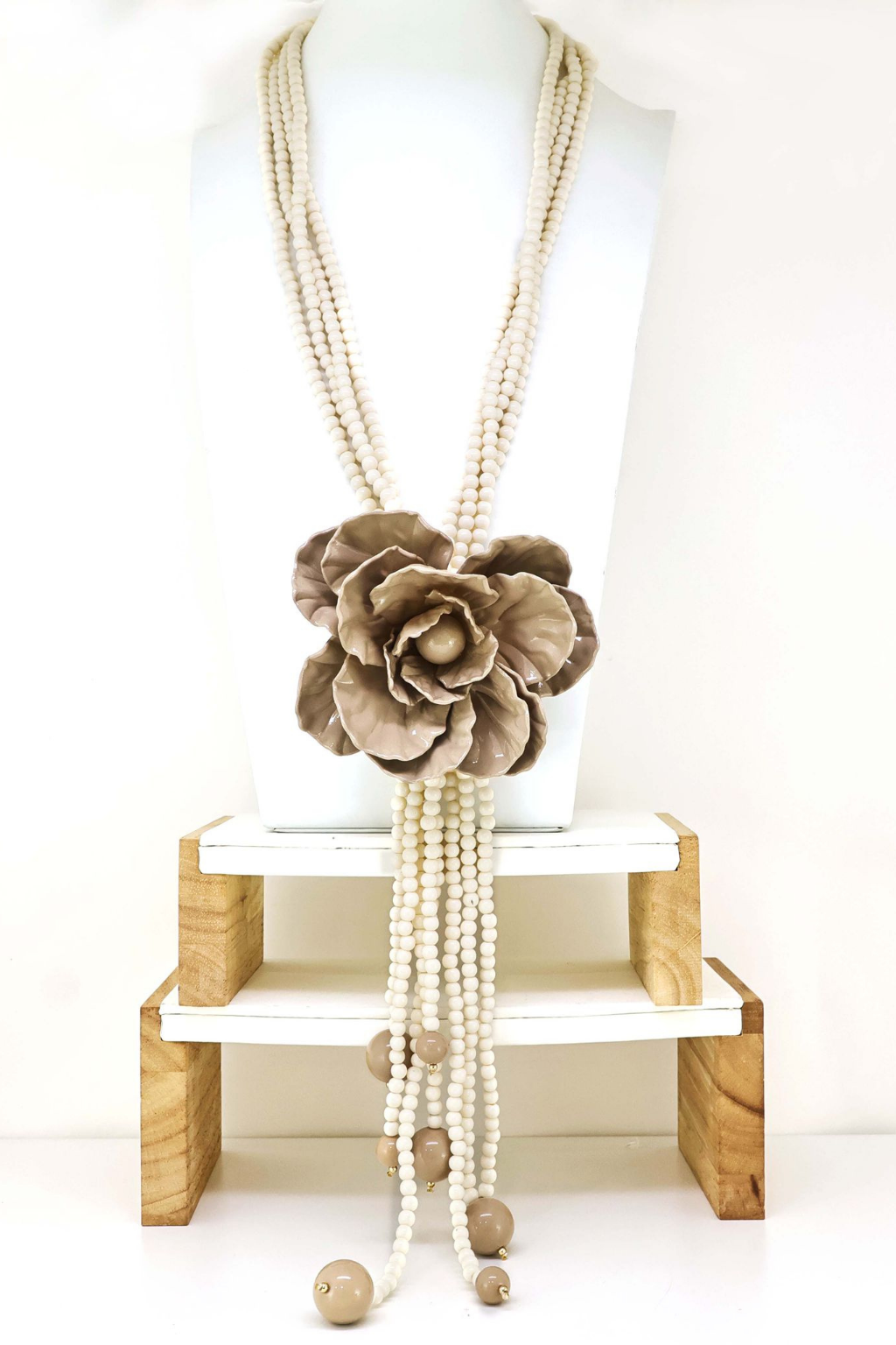 COLAR COMPRIDO PÉROLAS COM FLOR DESTACÁVEL