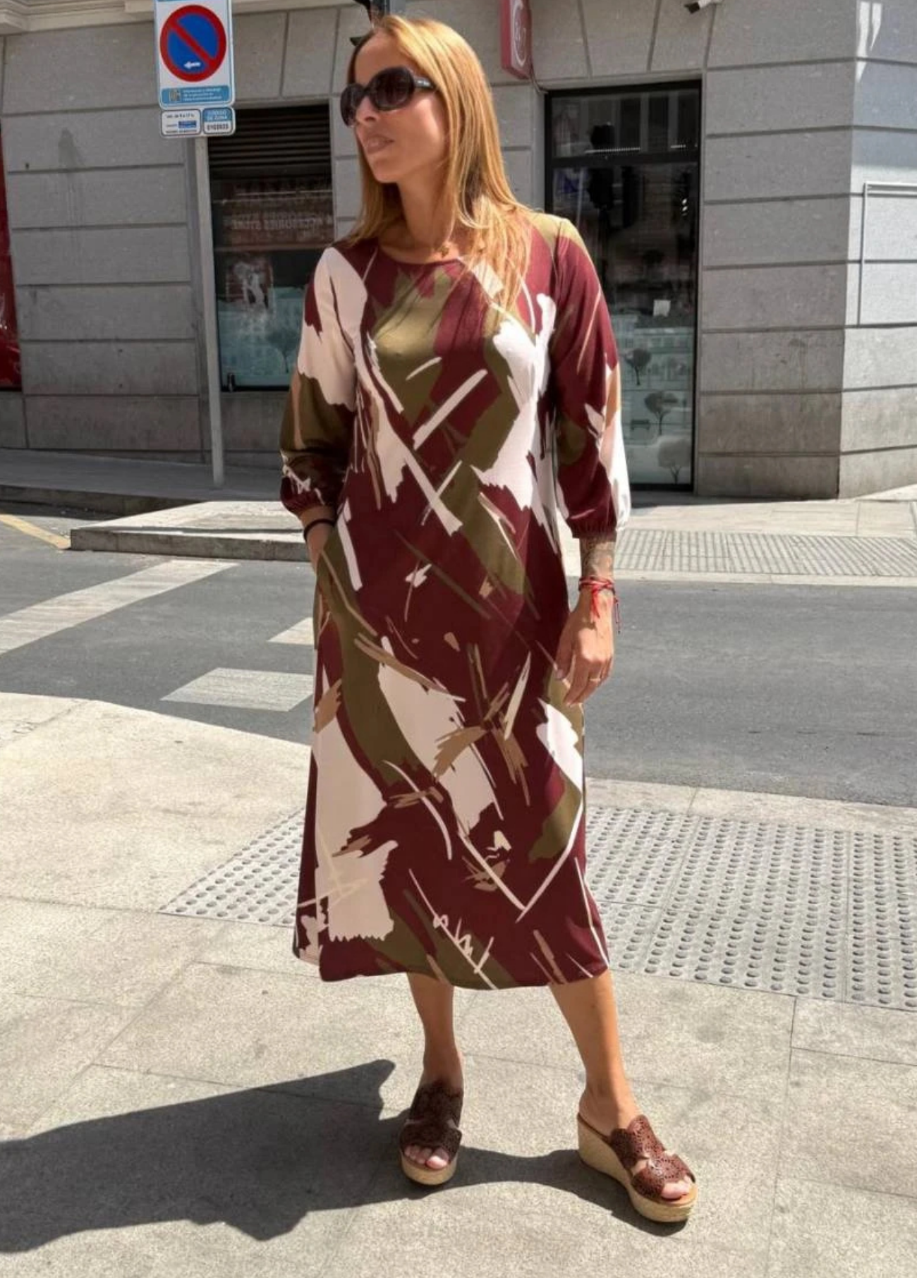 VESTIDO MIDI ABSTRATO COM BOLSOS - ADET