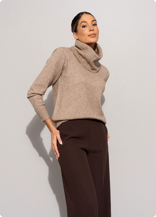 CAMISOLA DE MALHA SUAVE COM GOLA DESCAIDA - FERRACHE