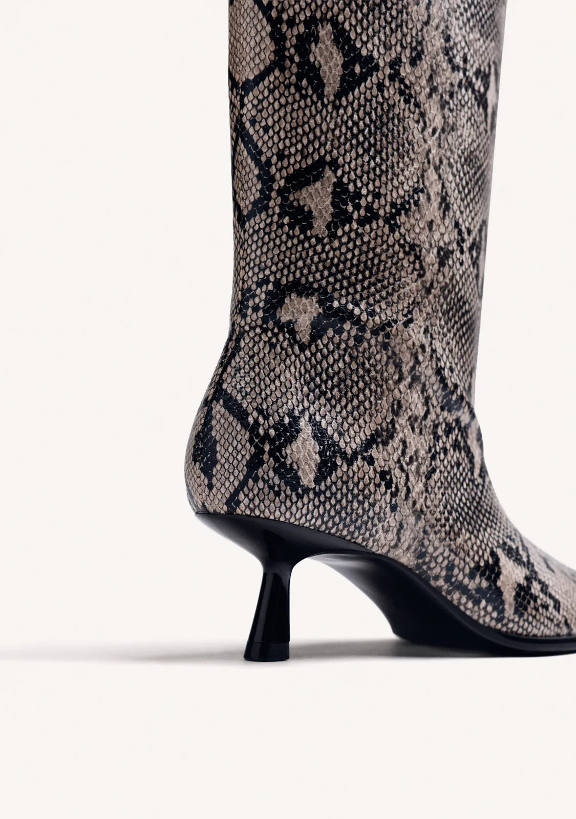 BOTAS ALTAS COM ESTAMPADO COBRA - GIOSEPPO