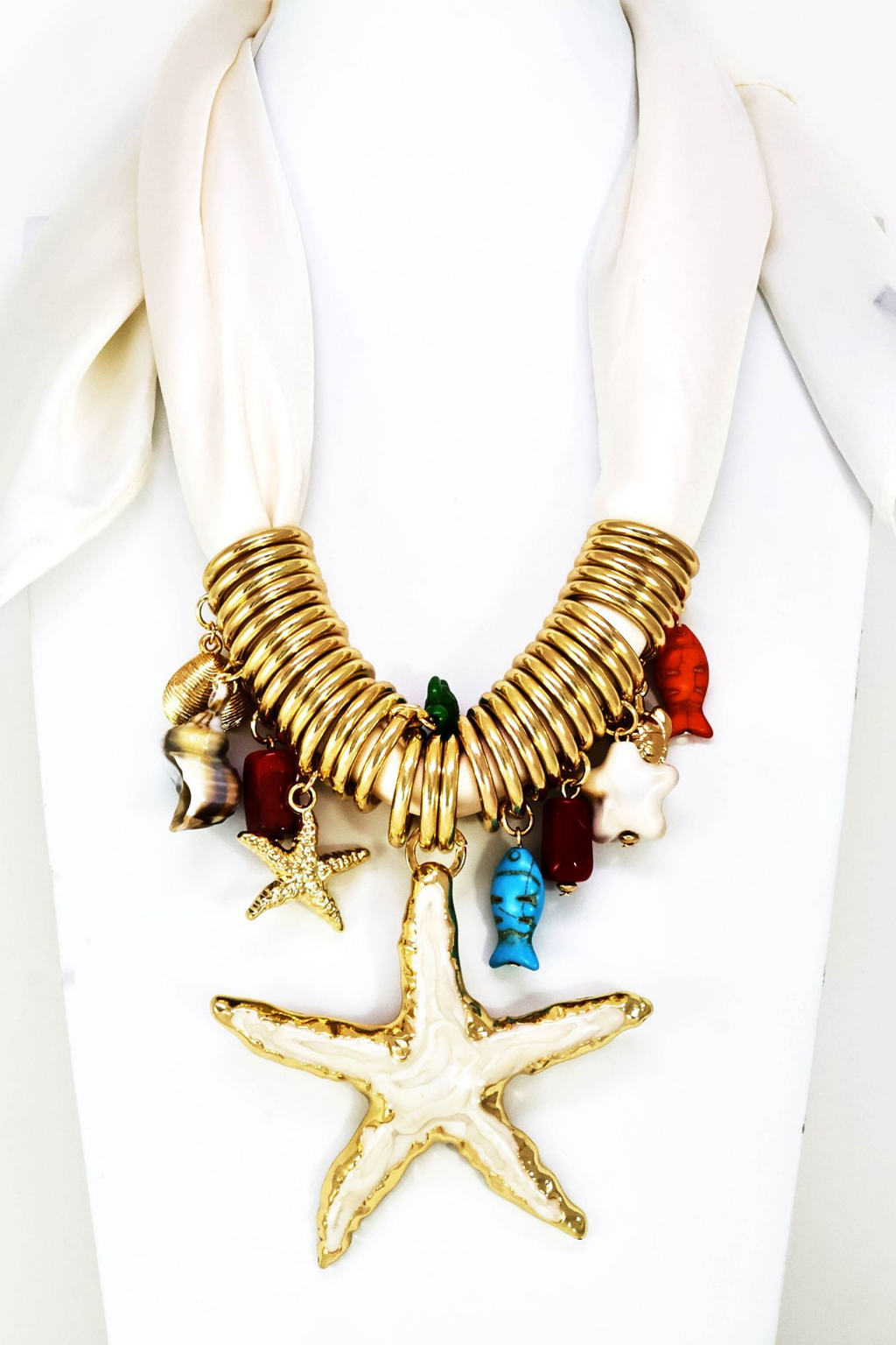 COLAR COM LENÇO E PENDENTES COM MOTIVOS DO MAR - ALIBY