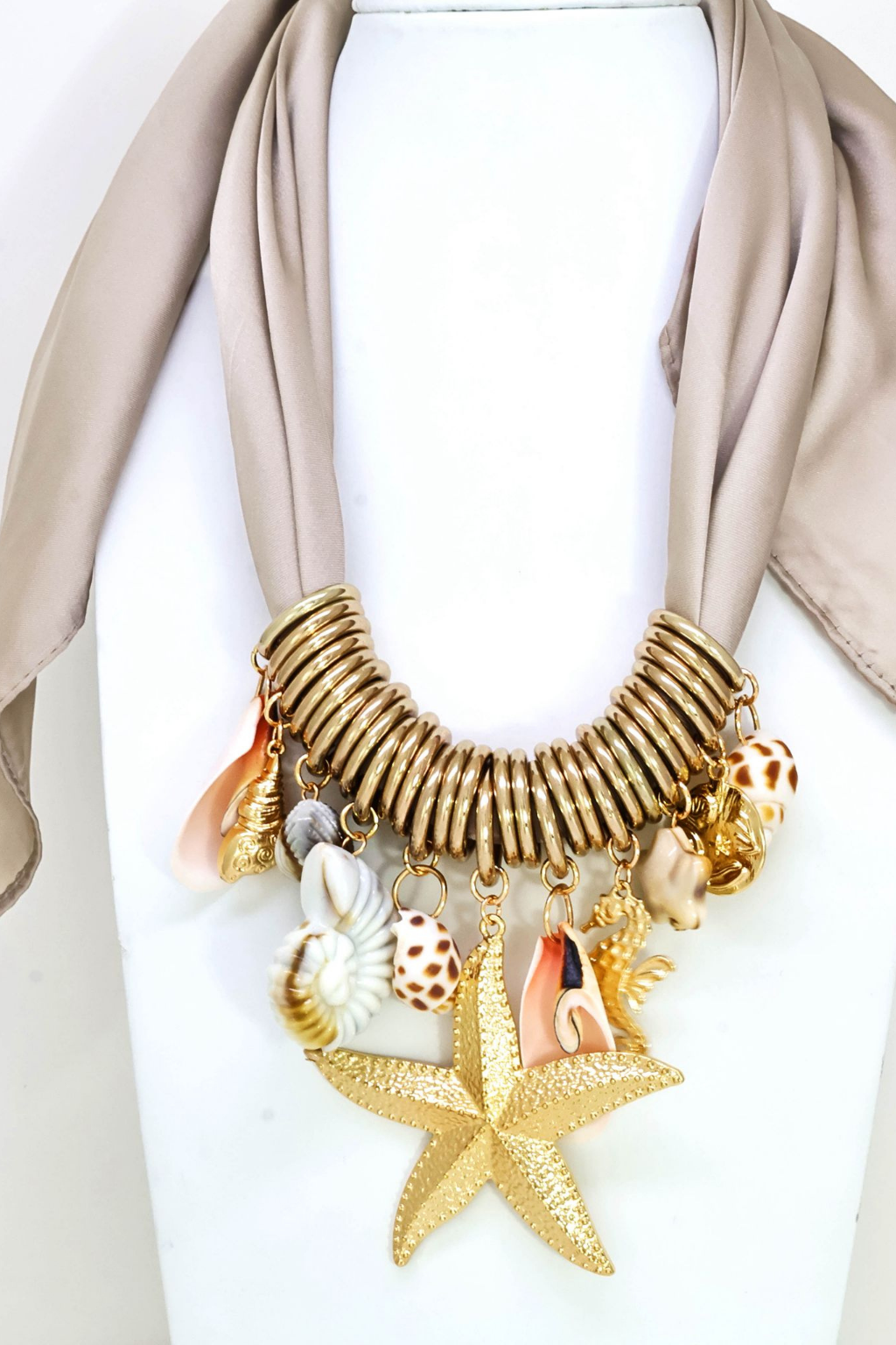 COLAR COM LENÇO E PENDENTES MOTIVOS DO MAR - ALIBY