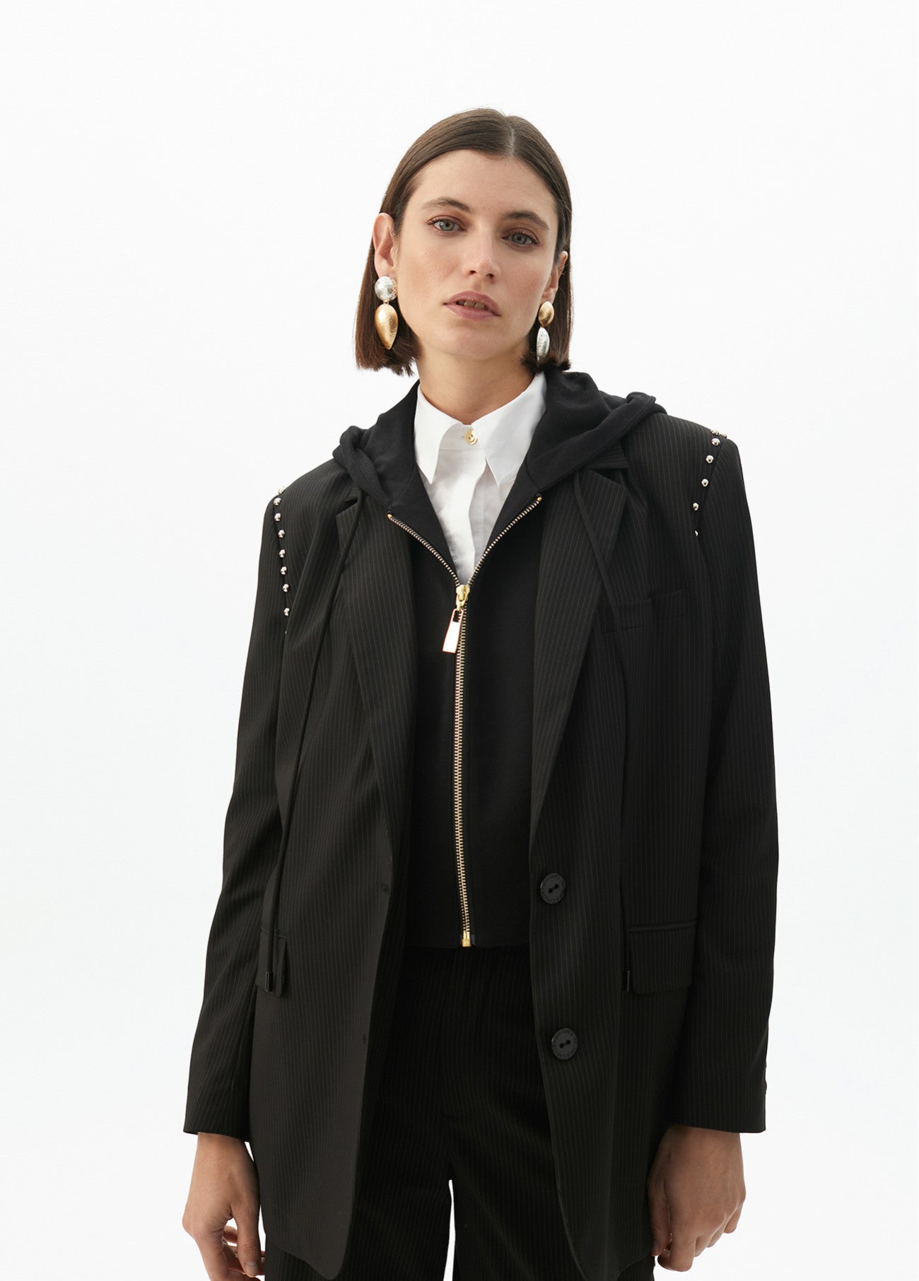 BLAZER LISTRADO COM CAPUZ REMOVÍVEL E TACHAS REDONDAS - LOLA CASADEMUNT