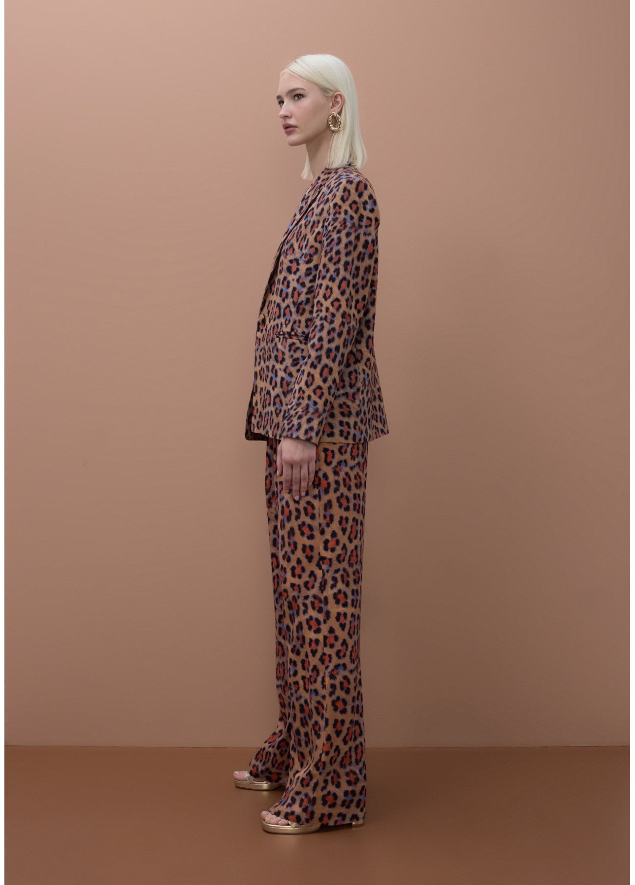 CALÇAS PALAZZO DE CORTE AMPLO COM ESTAMPA ANIMAL - LOLA CASADEMUNT