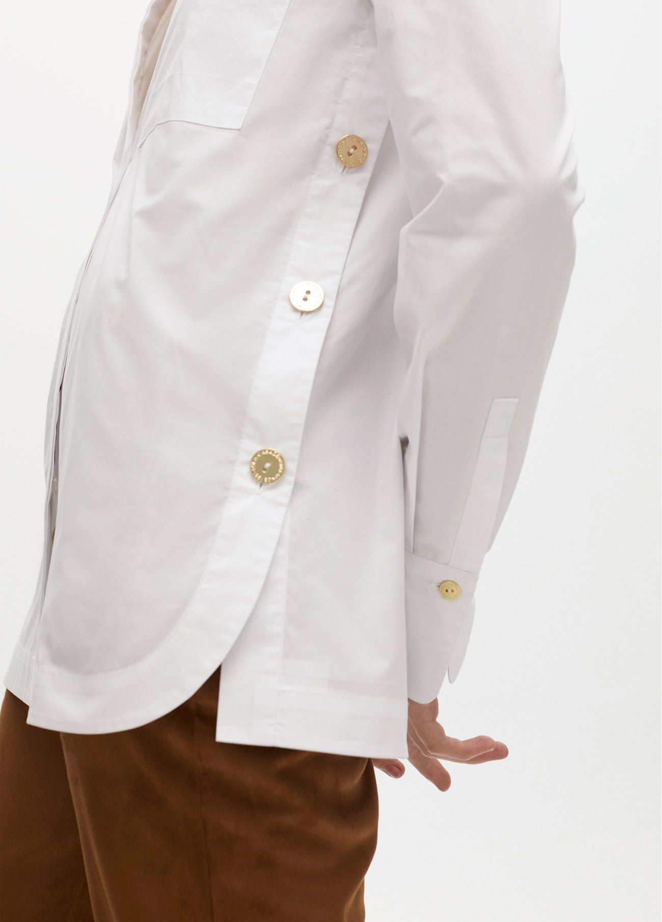 CAMISA OVERSIZE DE POPELINA COM DETALHES DE BOTÕES - LOLA CASADEMUNT