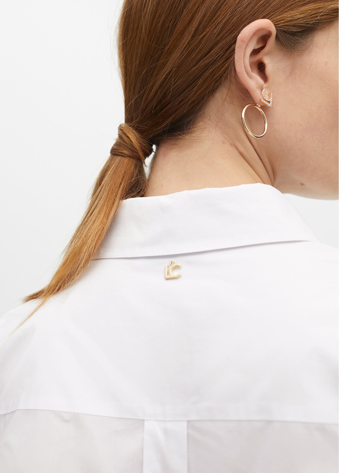 CAMISA OVERSIZE DE POPELINA COM DETALHES DE BOTÕES - LOLA CASADEMUNT