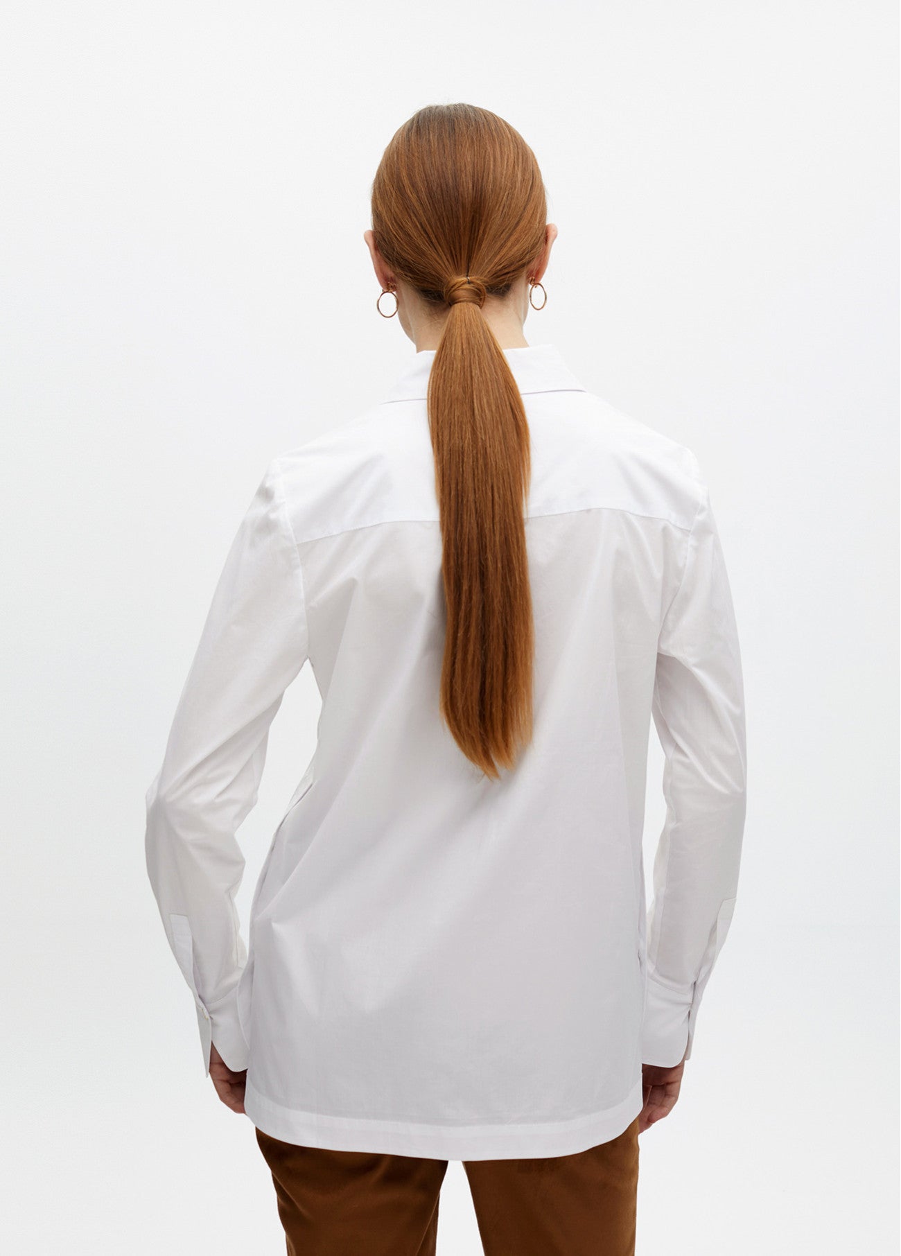 CAMISA OVERSIZE DE POPELINA COM DETALHES DE BOTÕES - LOLA CASADEMUNT