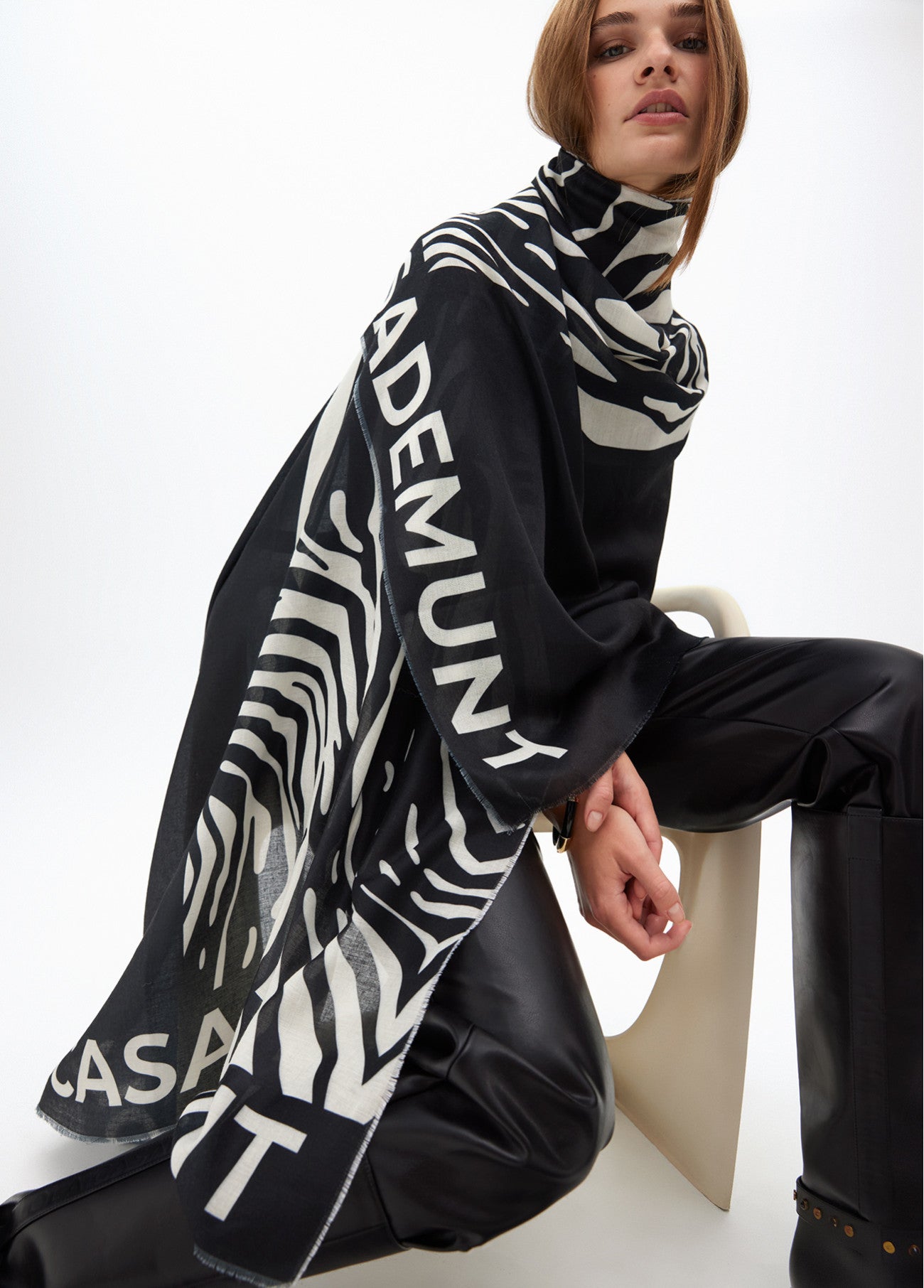 ÉCHARPE ZEBRA E LISO - LOLA CASADEMUNT