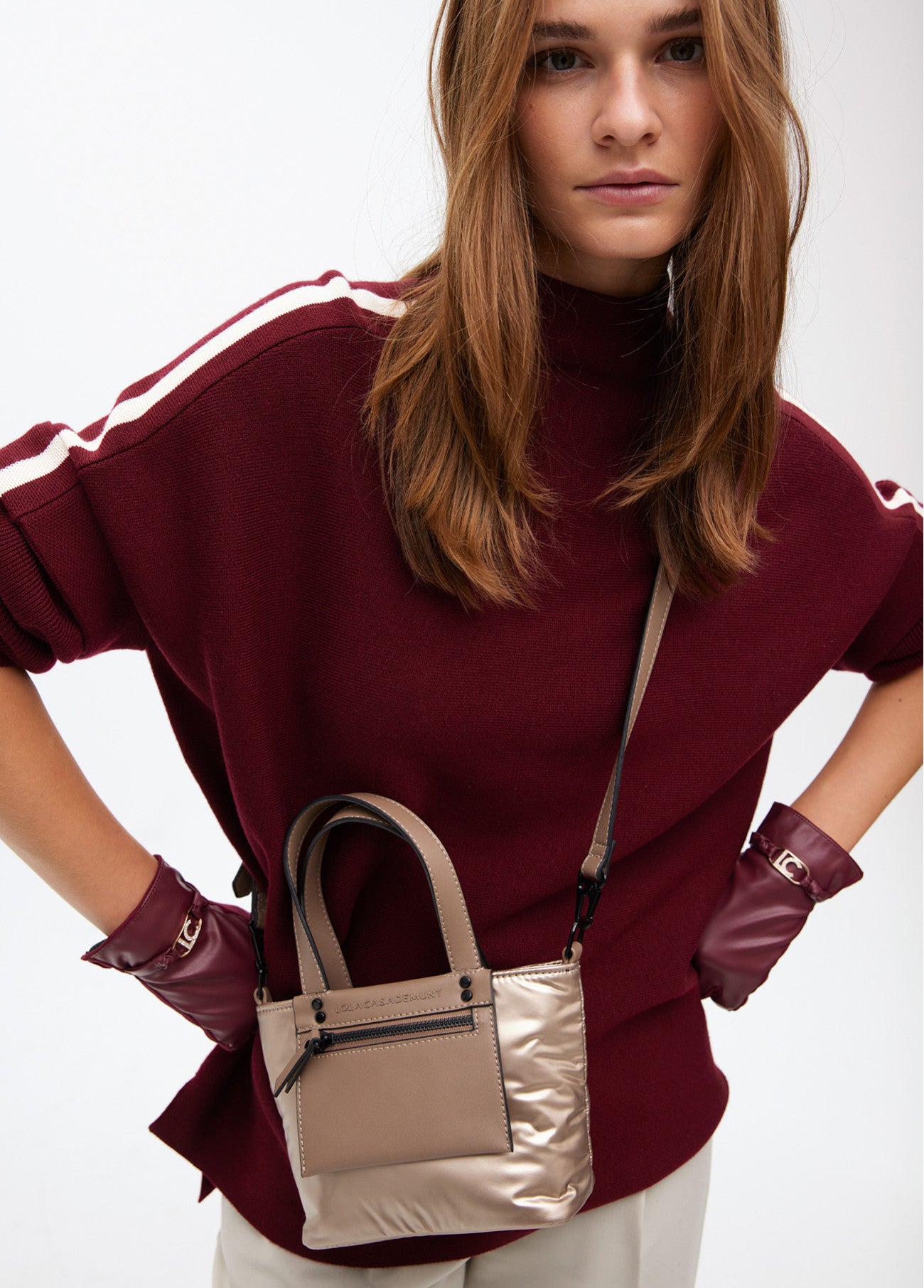 MINI SHOPPER NYLON ACETINADO COM DETALHES EM EFEITO DE PELE - LOLA CASADEMUNT