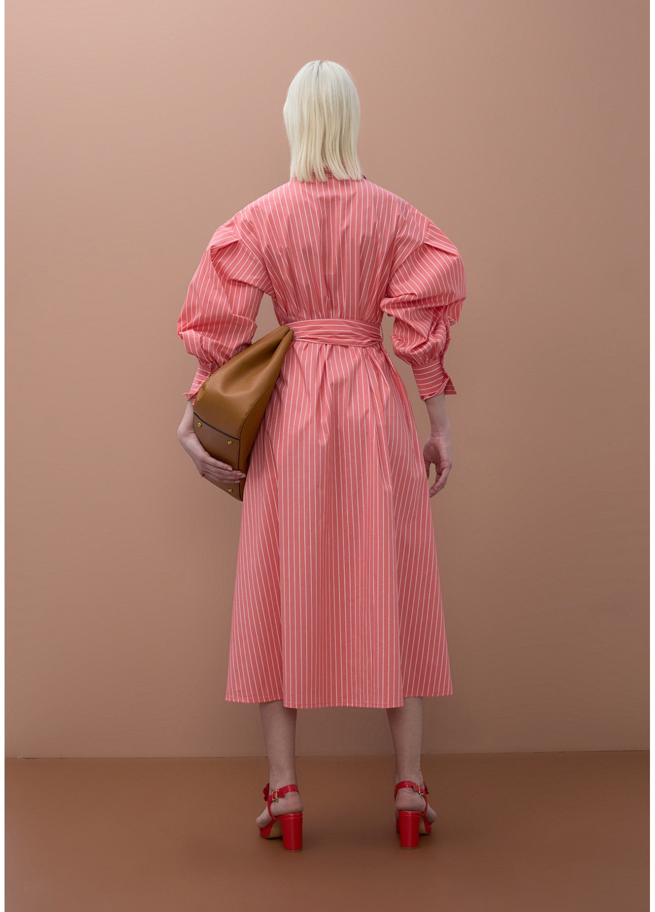 VESTIDO CAMISEIRO DE POPELINA COM RISCAS VERTICAIS E CINTO - LOLA CASADEMUNT